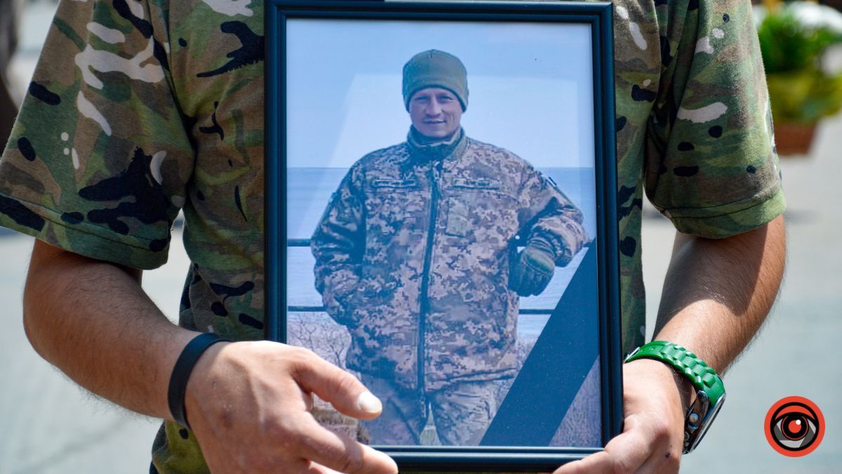 Коломия провела в останню дорогу Героя Володимира Жданова 11