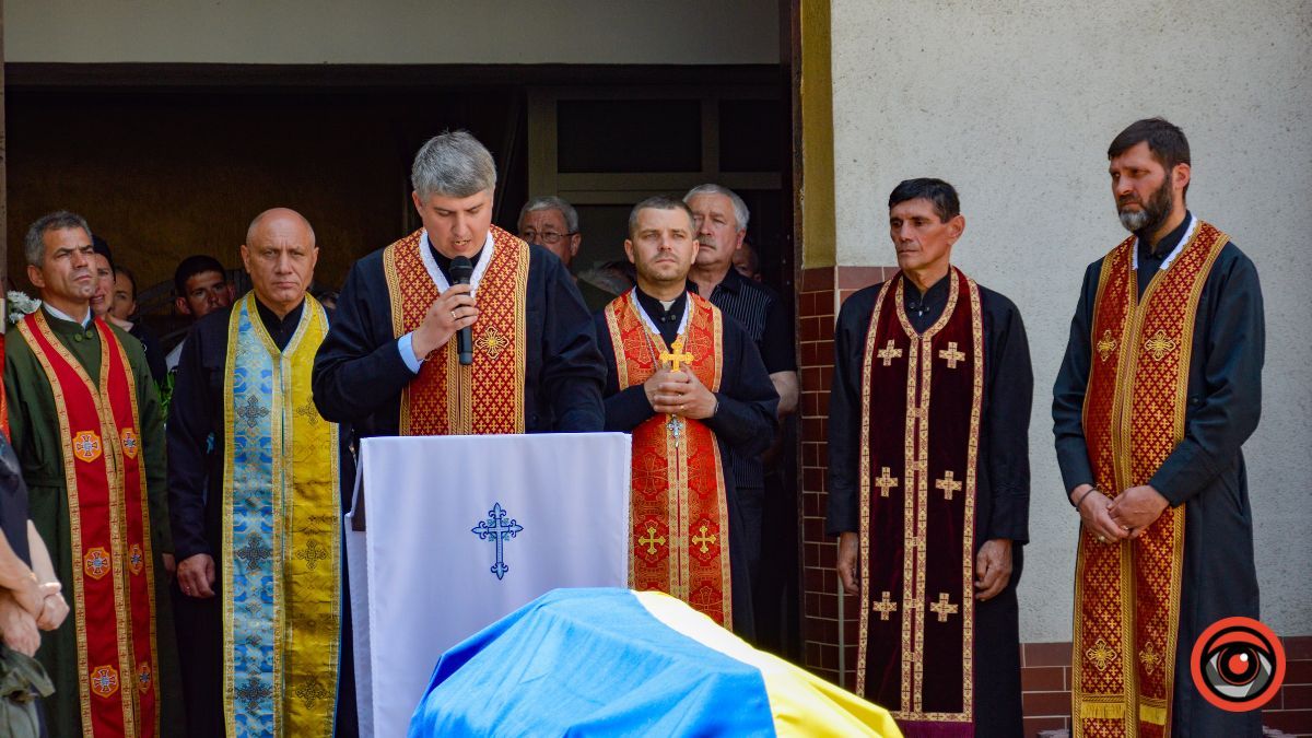 Коломия провела в останню дорогу Героя Володимира Жданова 12