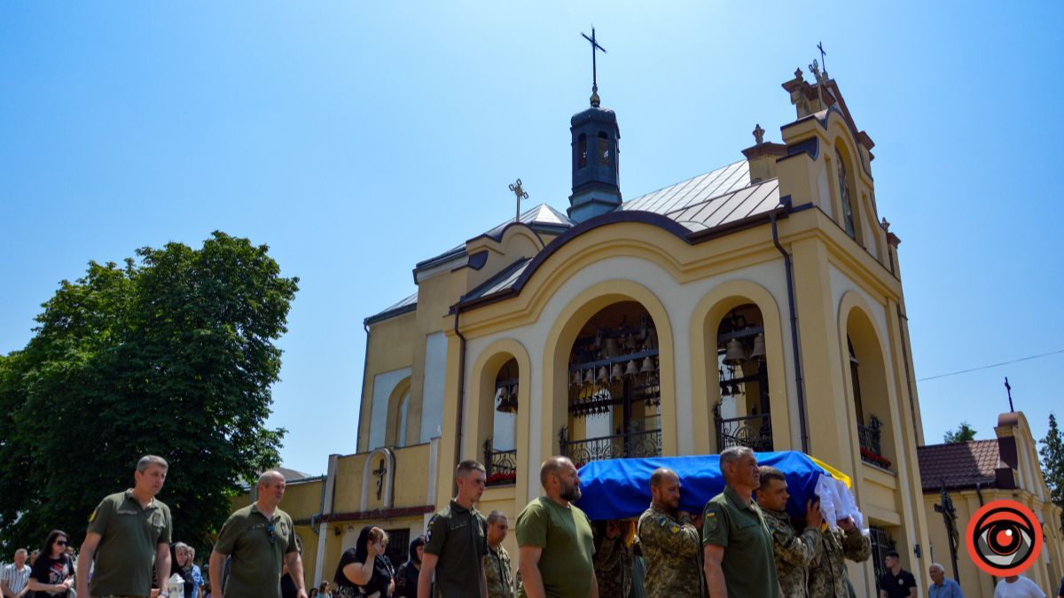 Коломия провела в останню дорогу Героя Володимира Жданова 15