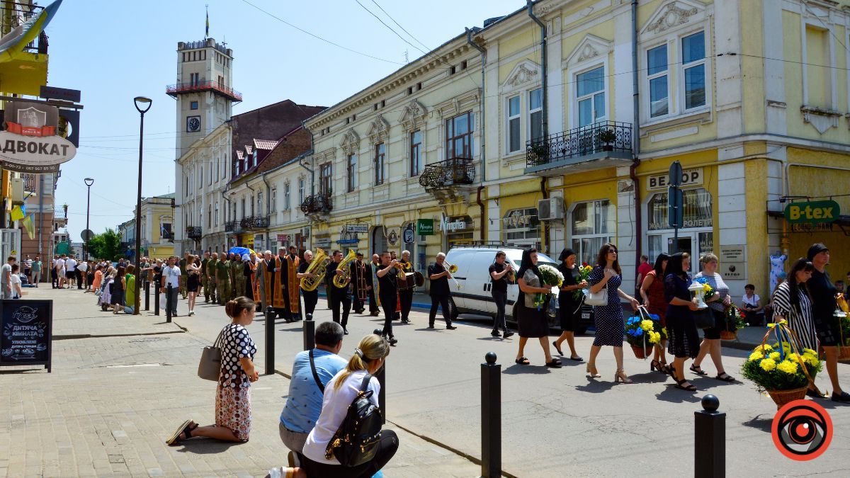 Коломия провела в останню дорогу Героя Володимира Жданова 24