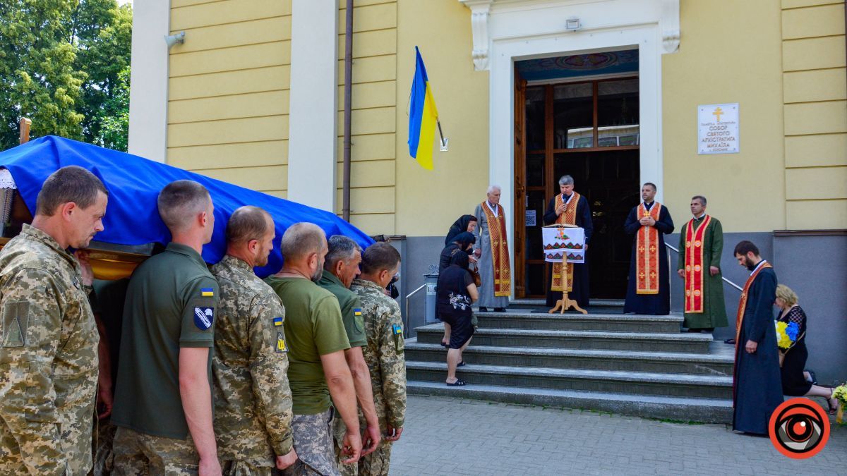 Коломия провела в останню дорогу Героя Володимира Жданова 25