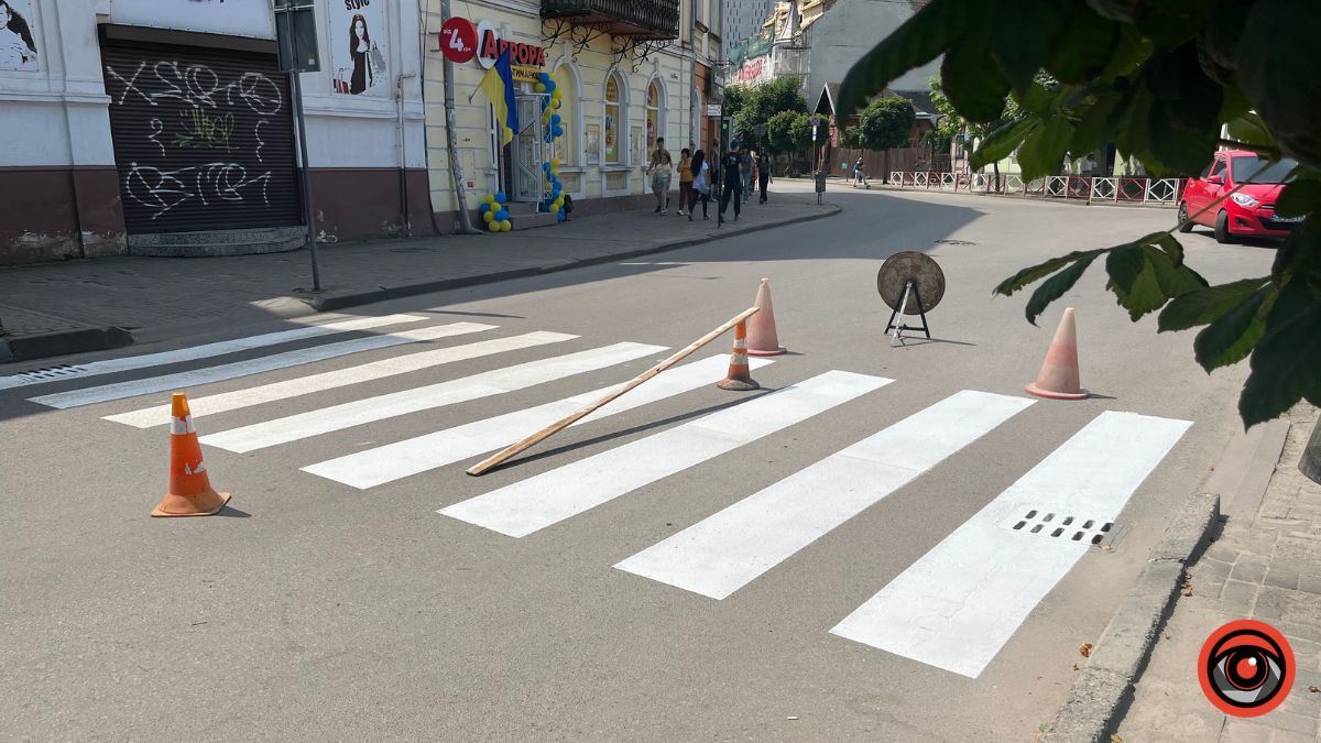На вулиці Січових Стрільців поновлюють дорожню розмітку: рух ускладнено 3