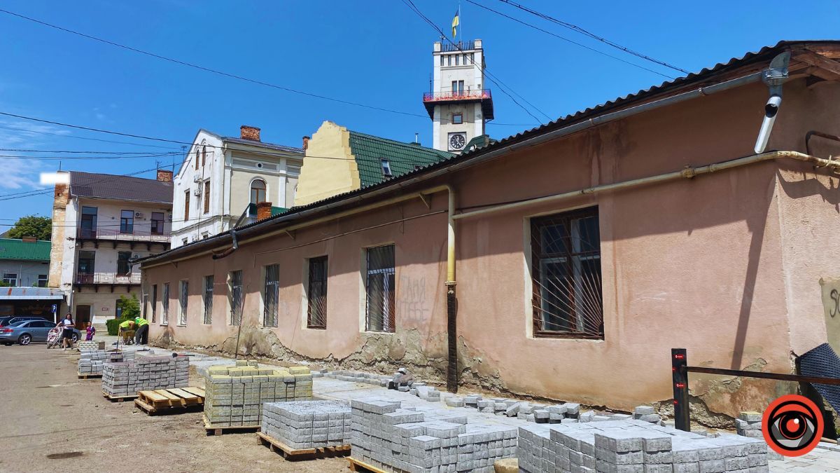 На вулиці Нагірного ремонтують тротуар за понад 1 млн грн 2