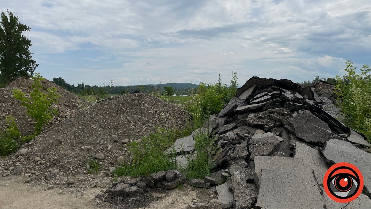 Рекреаційна зона чи звалище? Біля Шевченківського озера звозять тонни відходів 4