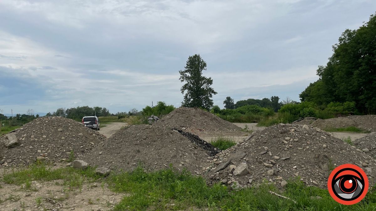 Рекреаційна зона чи звалище? Біля Шевченківського озера звозять тонни відходів 5