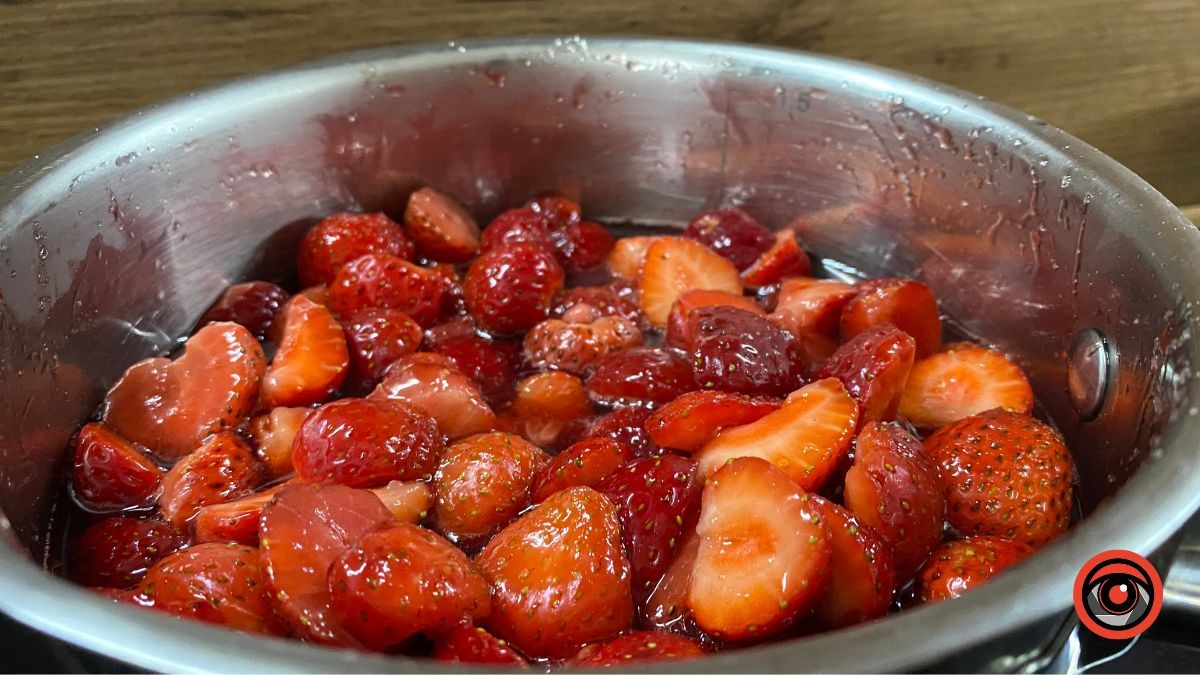 Смачний літній десерт: тірамісу з полуницею 9