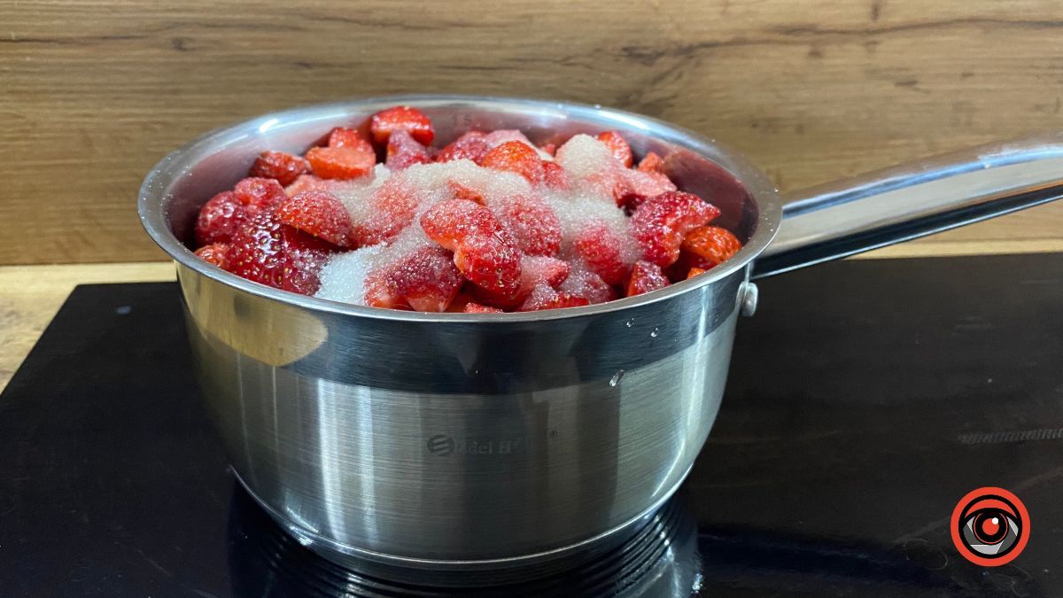 Смачний літній десерт: тірамісу з полуницею 8