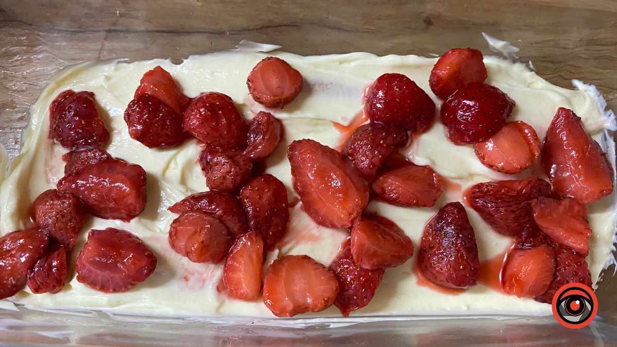 Смачний літній десерт: тірамісу з полуницею 15