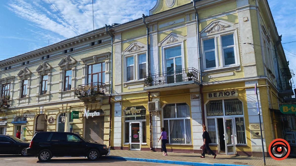 У пошуках прохолодного закутка на проспекті Грушевського 16