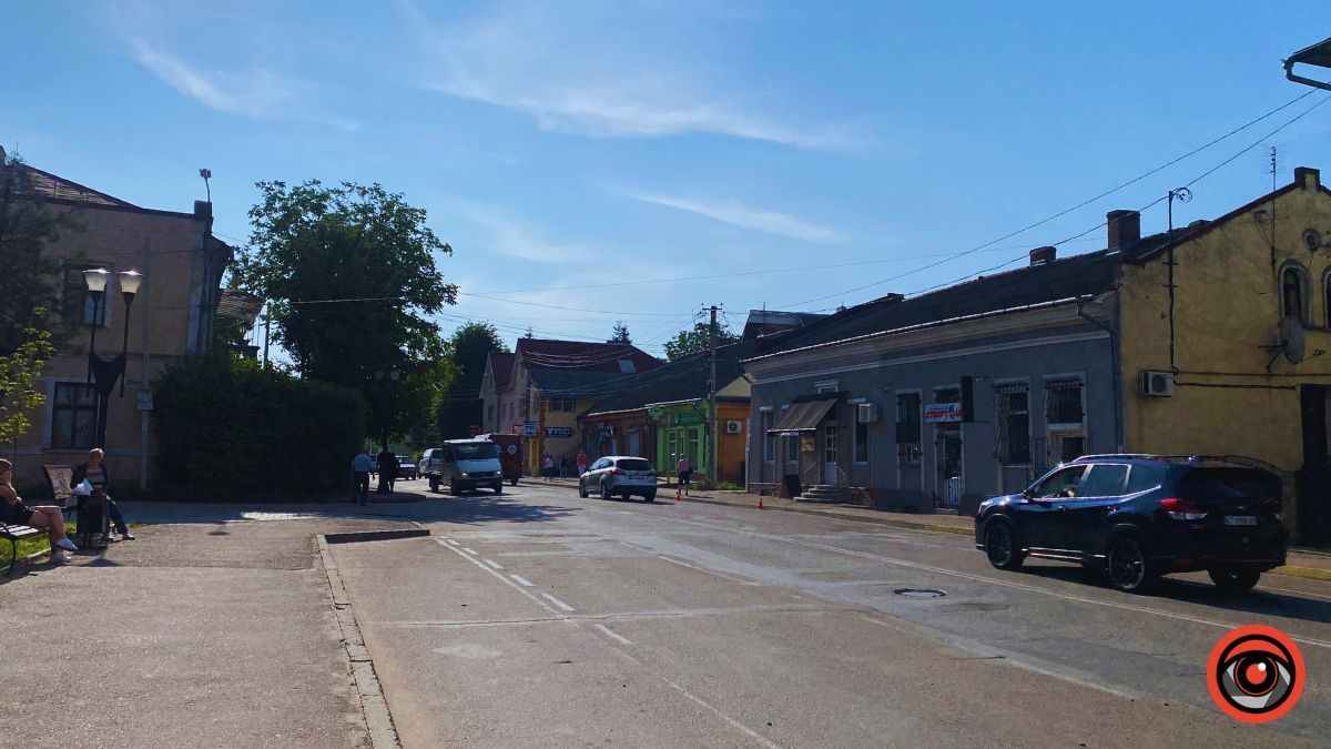 У пошуках прохолодного закутка на проспекті Грушевського 5