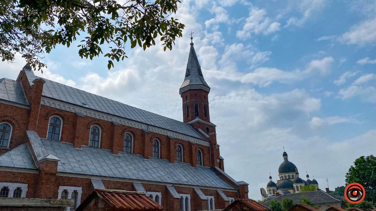 Зелена, спокійна та затишна: історія вулиці Остапа Терлецького 3