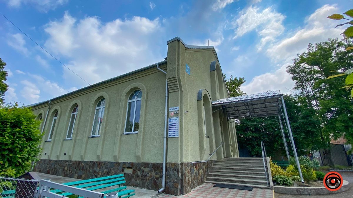 Зелена, спокійна та затишна: історія вулиці Остапа Терлецького 11