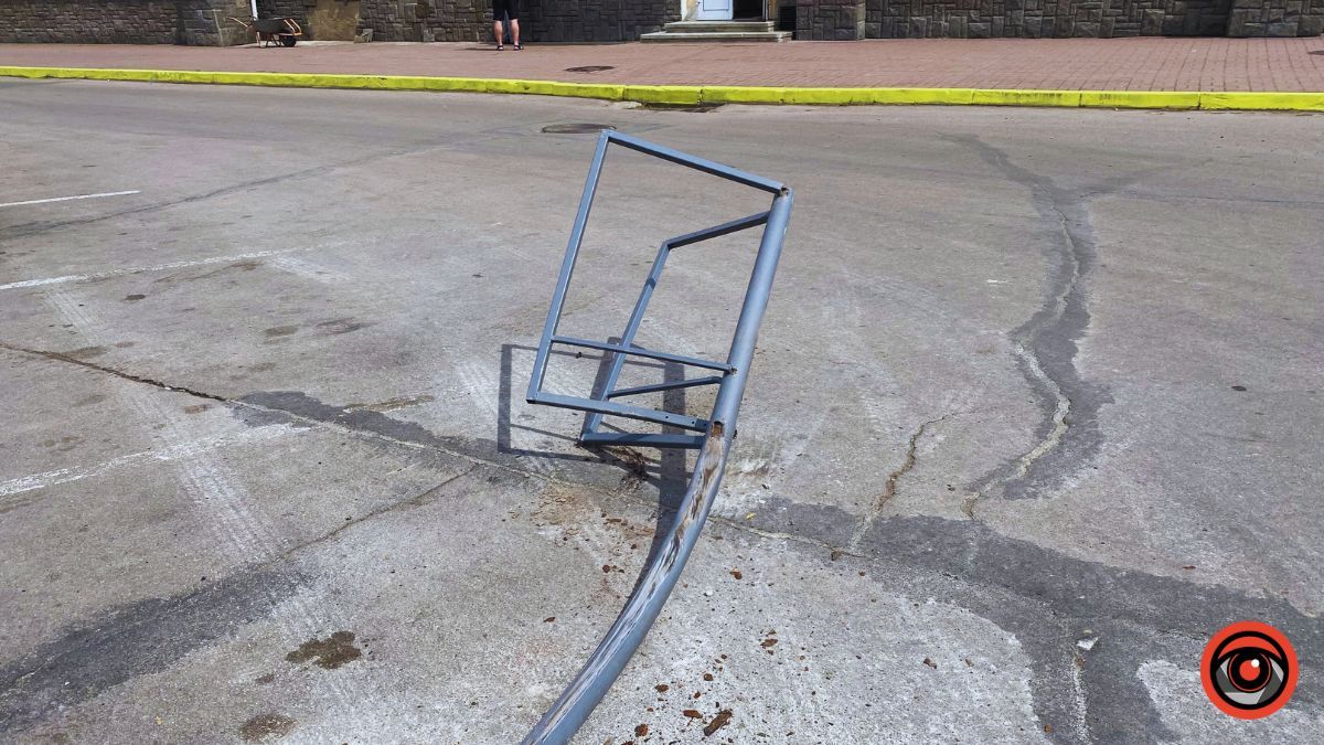 Що трапилося із вказівником на вокзалі в Коломиї 3