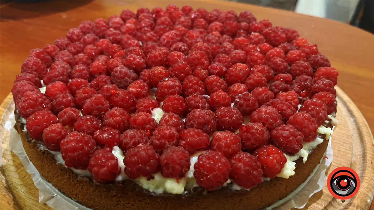 Запашний тарт з малиною: легкий літній десерт 11