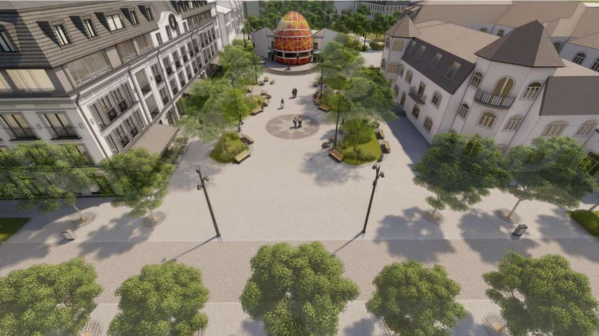 На площі біля Писанки у рамках реконструкції зрізали два дерева 1