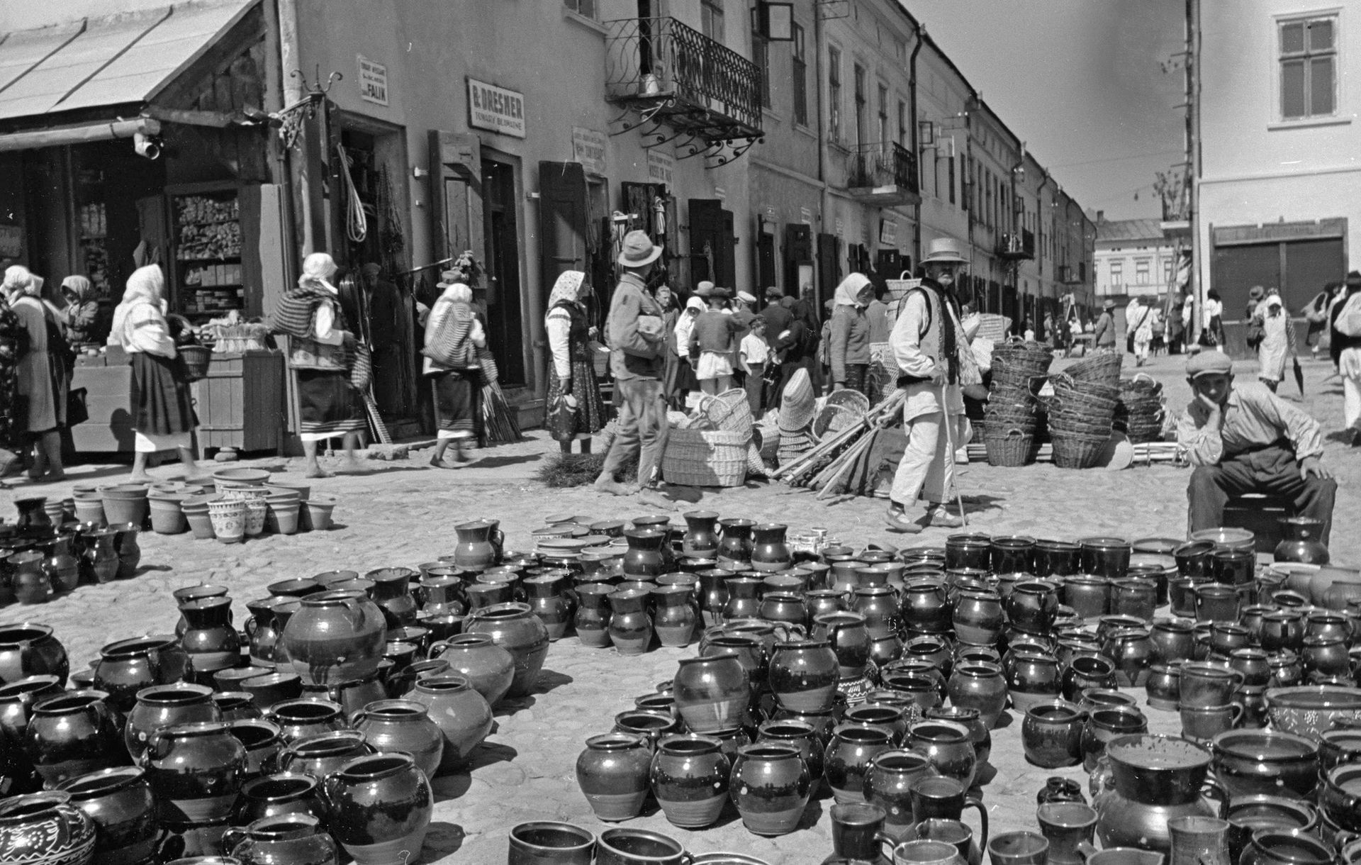 Базар у Коломиї, час не встановлено. Нині пл. Шевченка і пл. Ринок