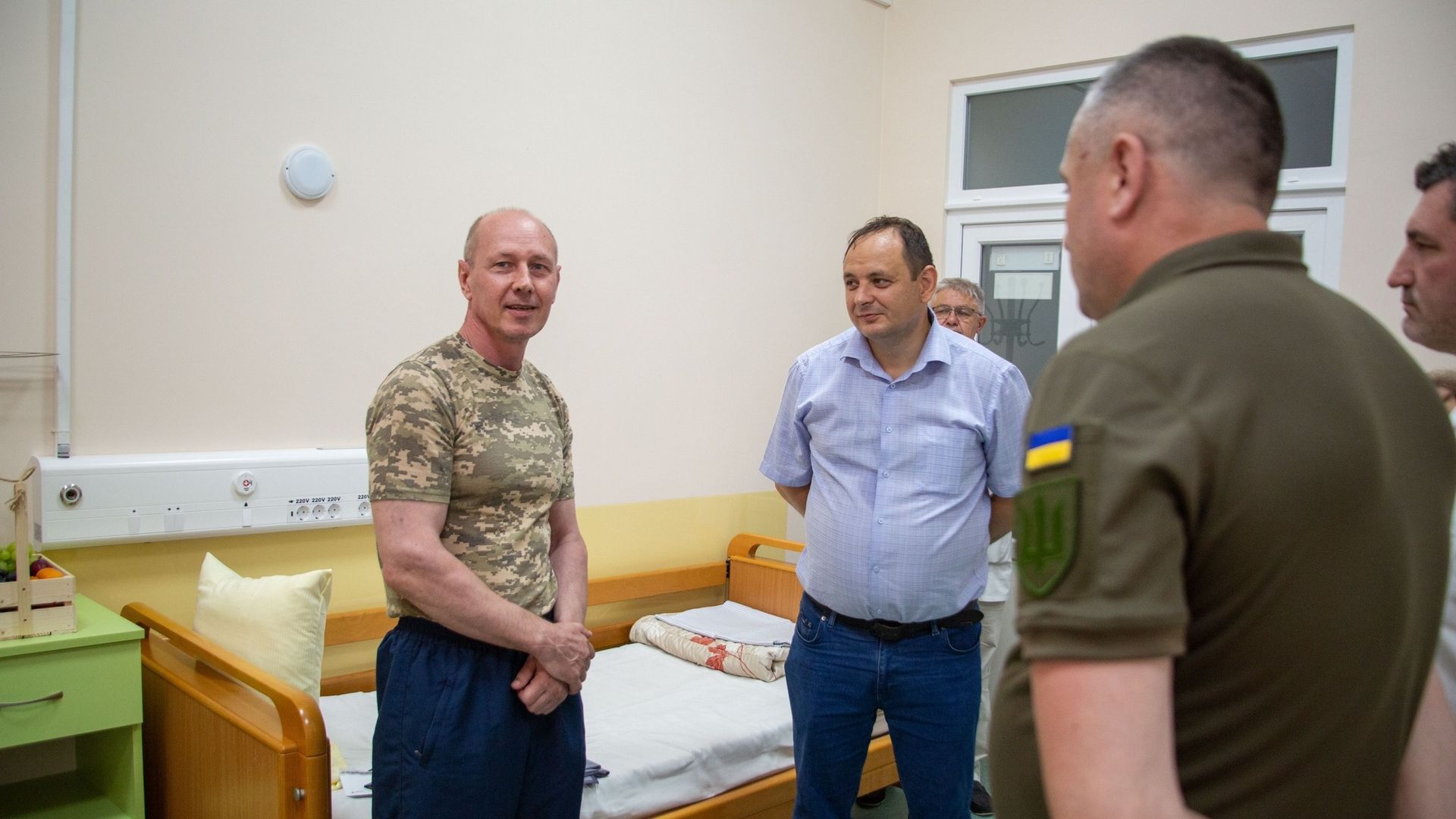 Залужний нагородив бойового медика 10 окремої гірсько-штурмової бригади "Едельвейс" 1