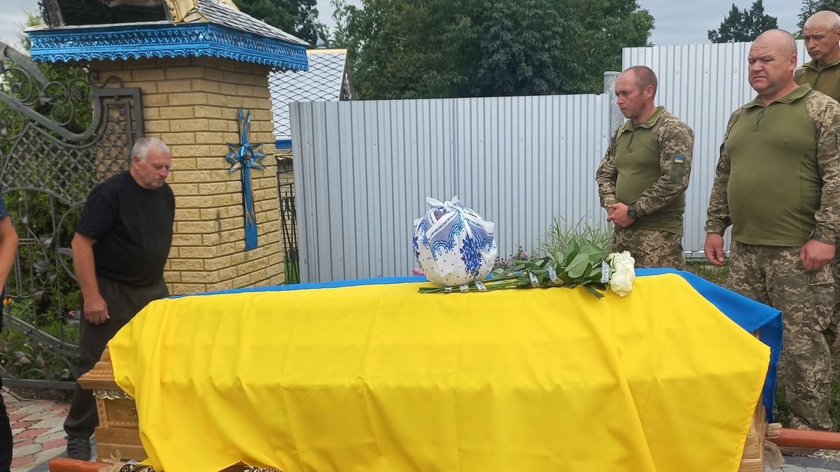 Гвіздецька громада провела в останню дорогу загиблого лейтенанта Василя Стефанського 3