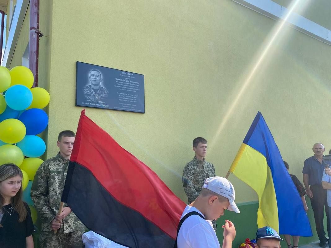 На Городенківщині батьки загиблого Героя спорудили новий спортивний майданчик 4