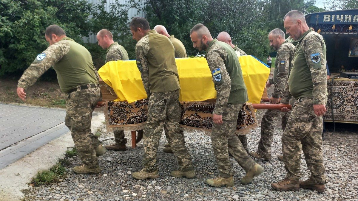 Гвіздецька громада провела в останню дорогу загиблого лейтенанта Василя Стефанського 2