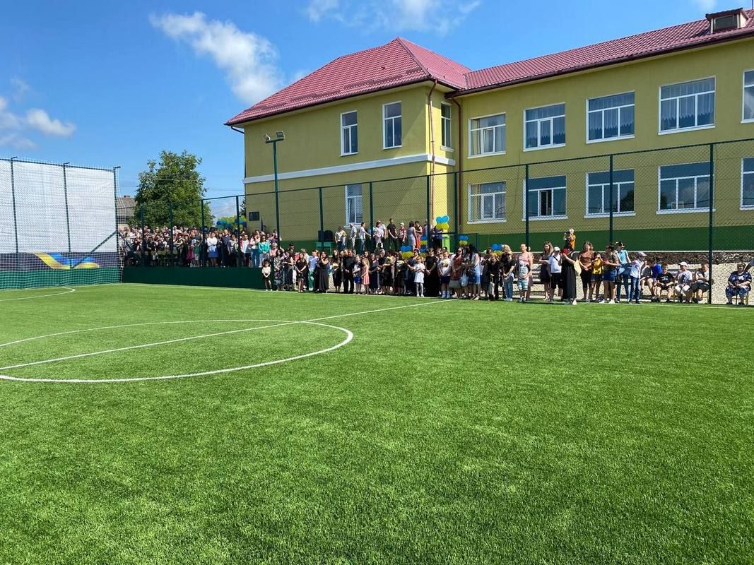 На Городенківщині батьки загиблого Героя спорудили новий спортивний майданчик 7