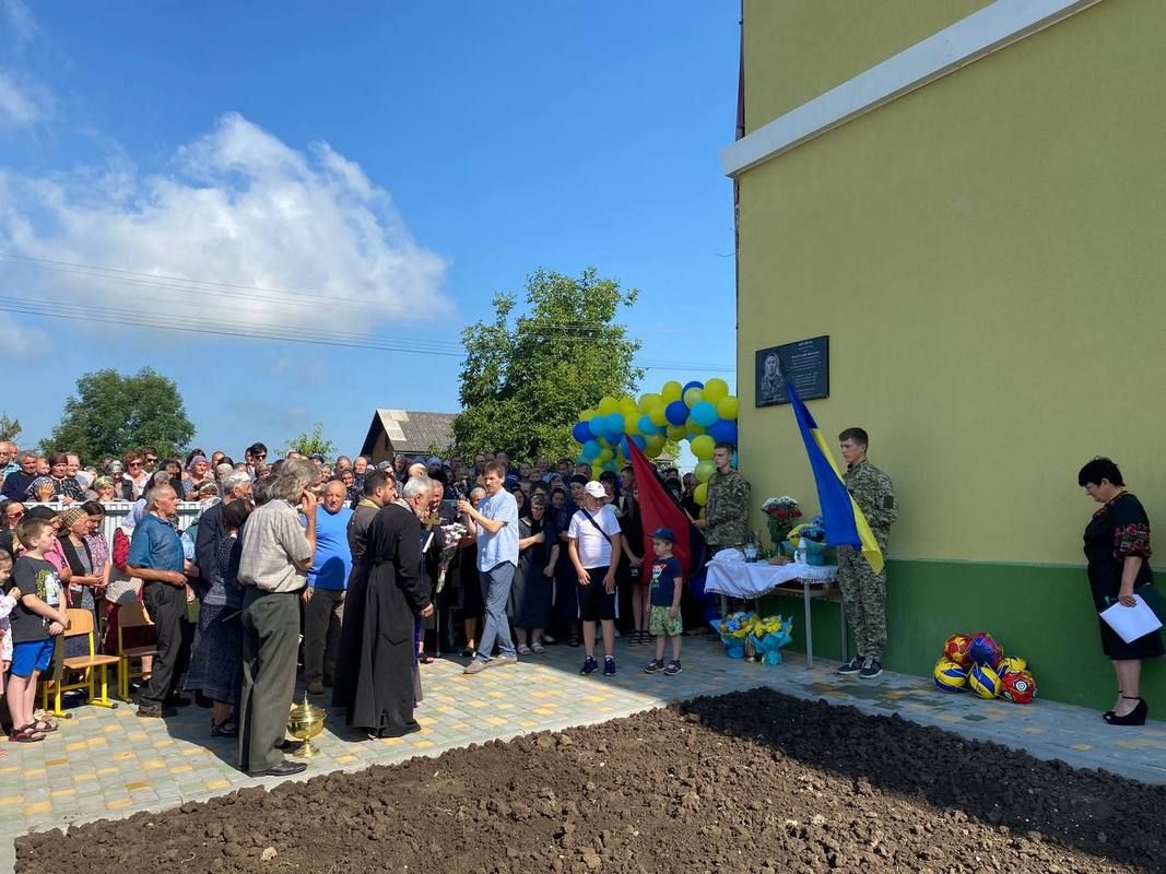 На Городенківщині батьки загиблого Героя спорудили новий спортивний майданчик 9