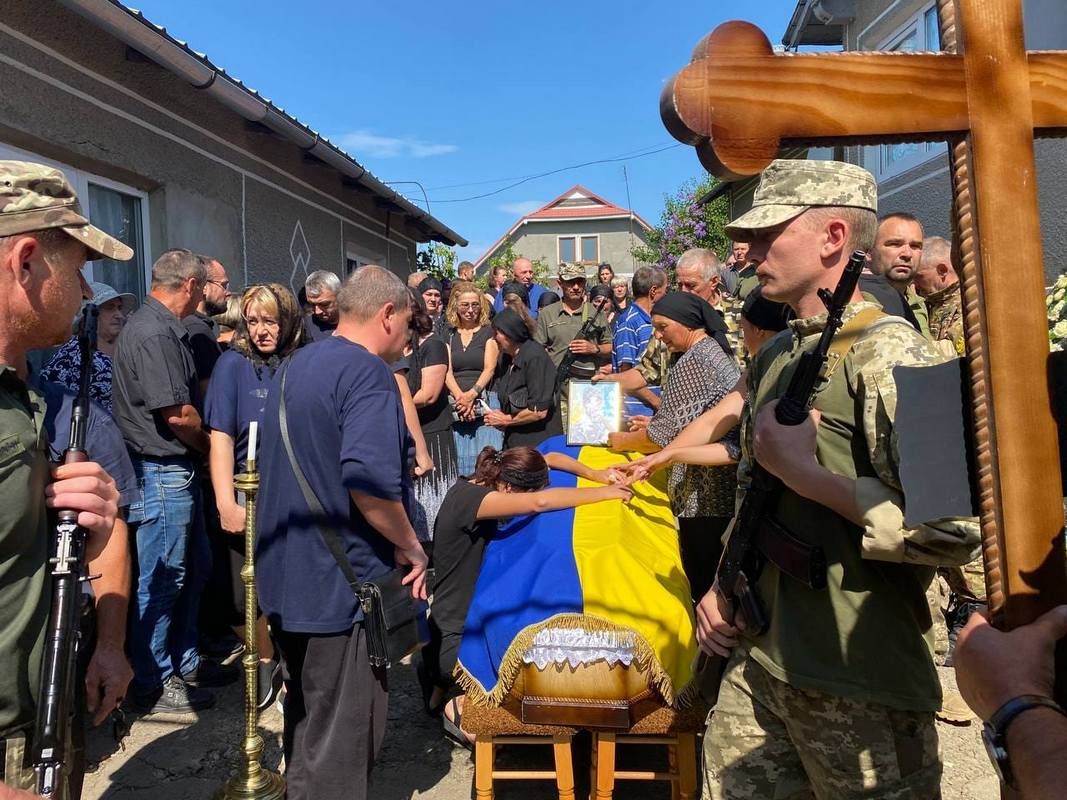 У Городенці попрощалися з Героєм Віталієм Сливкою 2