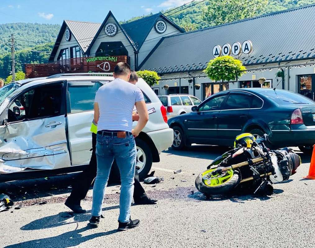 Цих вихідних на Прикарпатті сталось 5 ДТП: травмовані п'ять людей, серед них - дитина 1