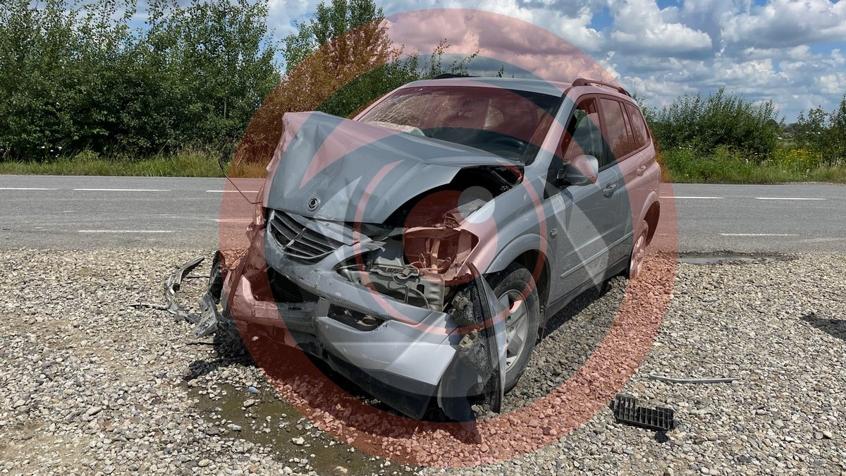 ДТП на об’їзній під Коломиєю: стукнулись "Mercedes" та "SsangYong" 4