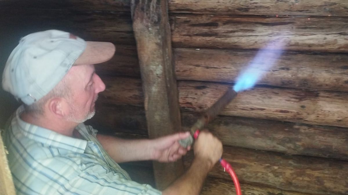 На Коломийщині після негоди відновлюють криївку 1