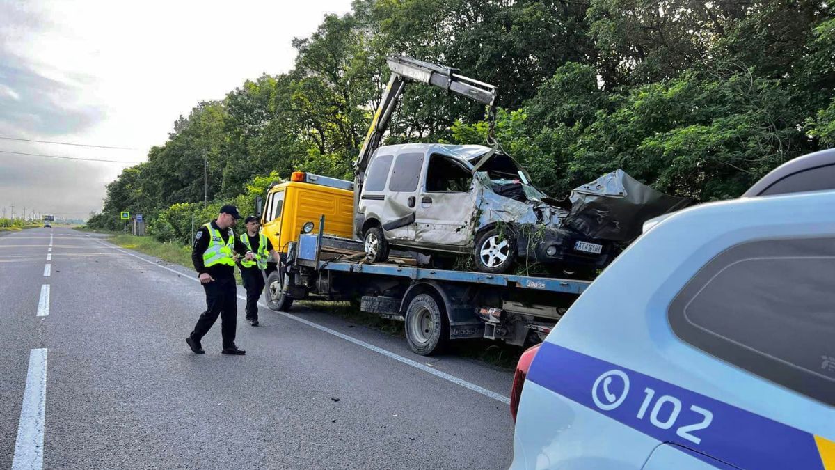 На Надвірнянщині перекинулось авто - четверо людей постраждало 1