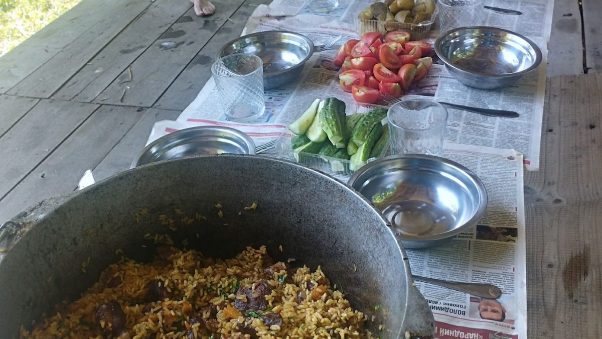 На Коломийщині після негоди відновлюють криївку 3