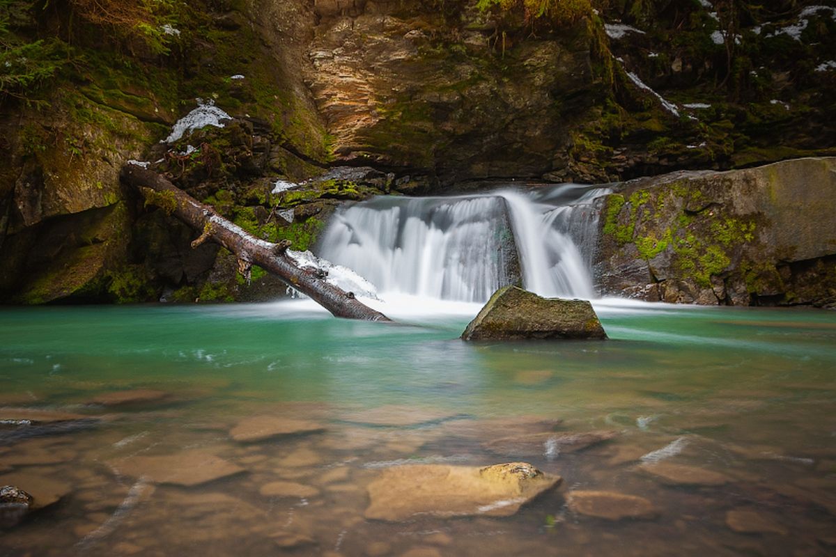 Водоспад "дівочі сльози", фото - karpatium.com.ua