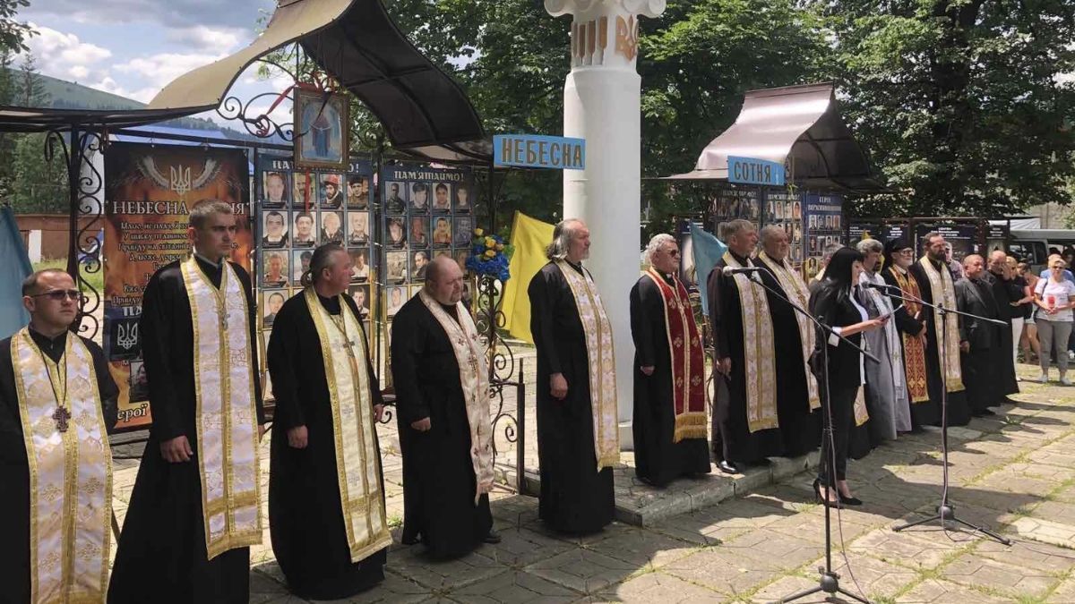 Верховинська громада провела в останню дорогу Героя Миколу Будзановича 2