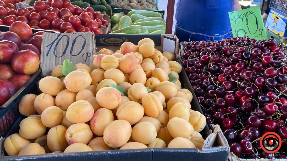 Чи подешевшали персики і абрикоси в Коломиї 1