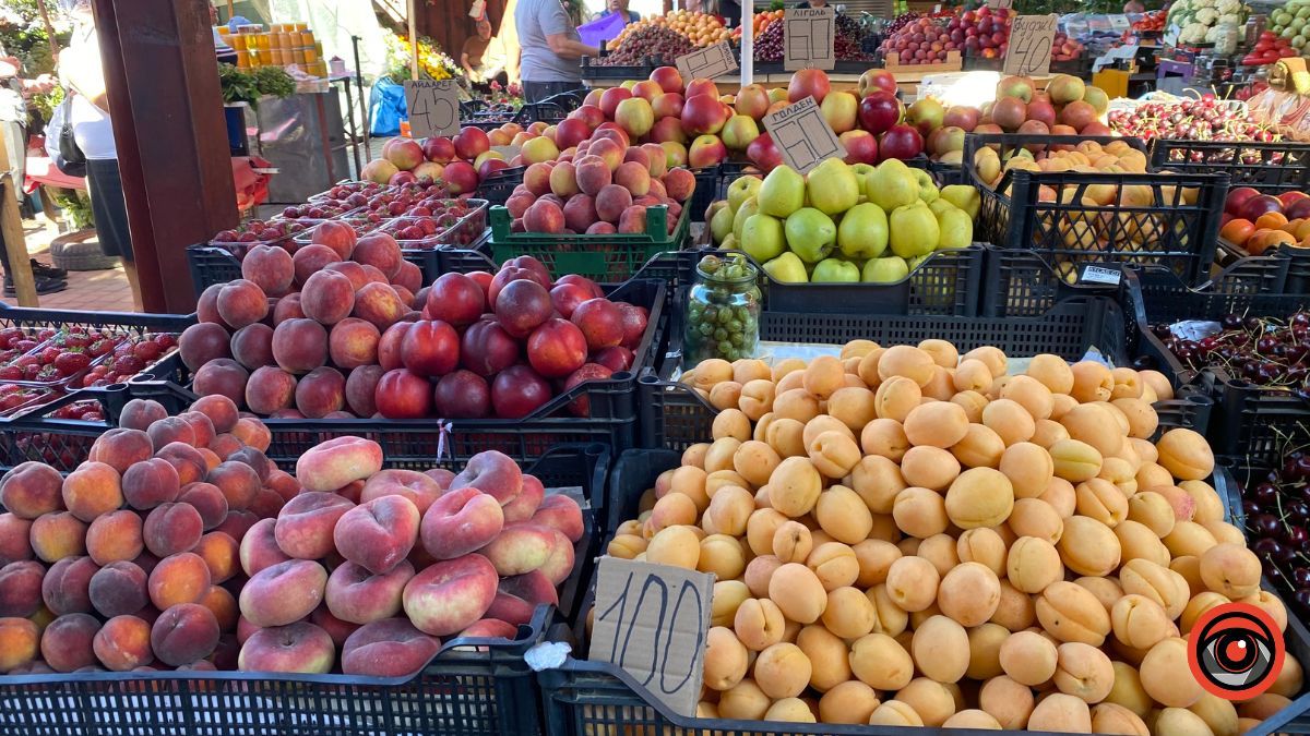 Чи подешевшали персики і абрикоси в Коломиї