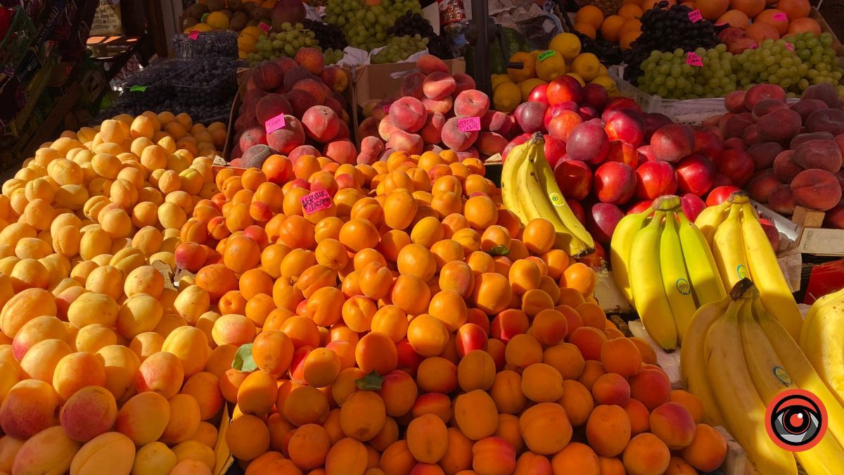 Чи подешевшали персики і абрикоси в Коломиї 5