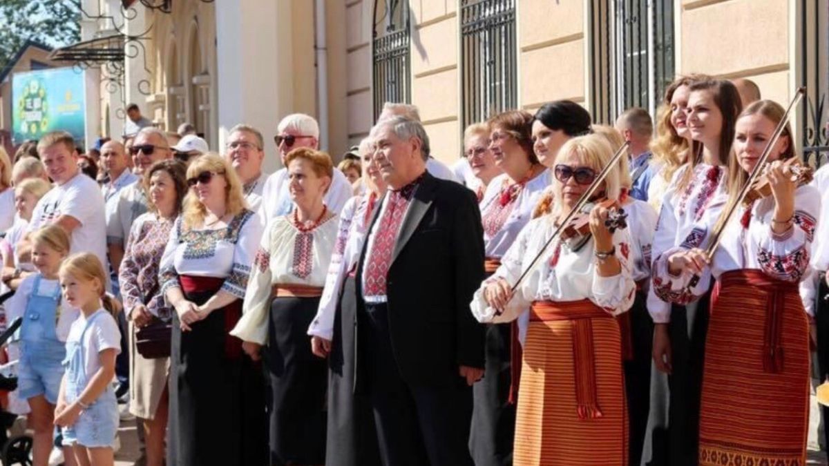 "Все приходить і відходить, пам'ятайте лиш одне, що музика вічна" | Історія життя талановитого музиканта Володимира Кенюка 7
