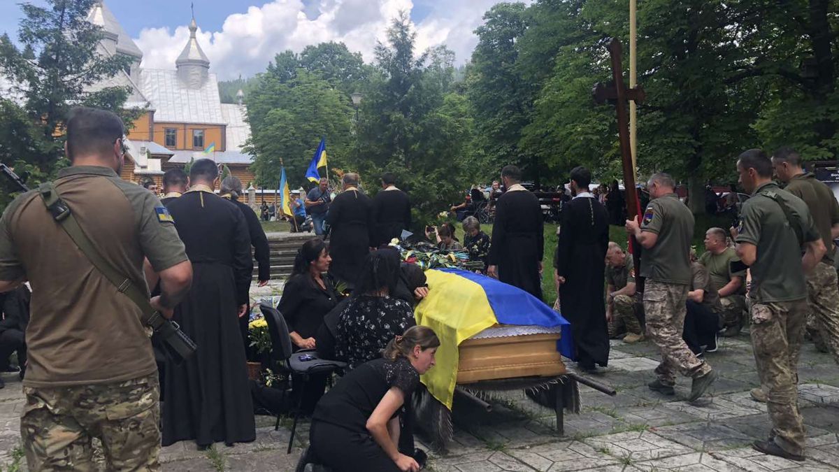 Верховинська громада зустріла полеглого Героя Юрія Дутчака 5