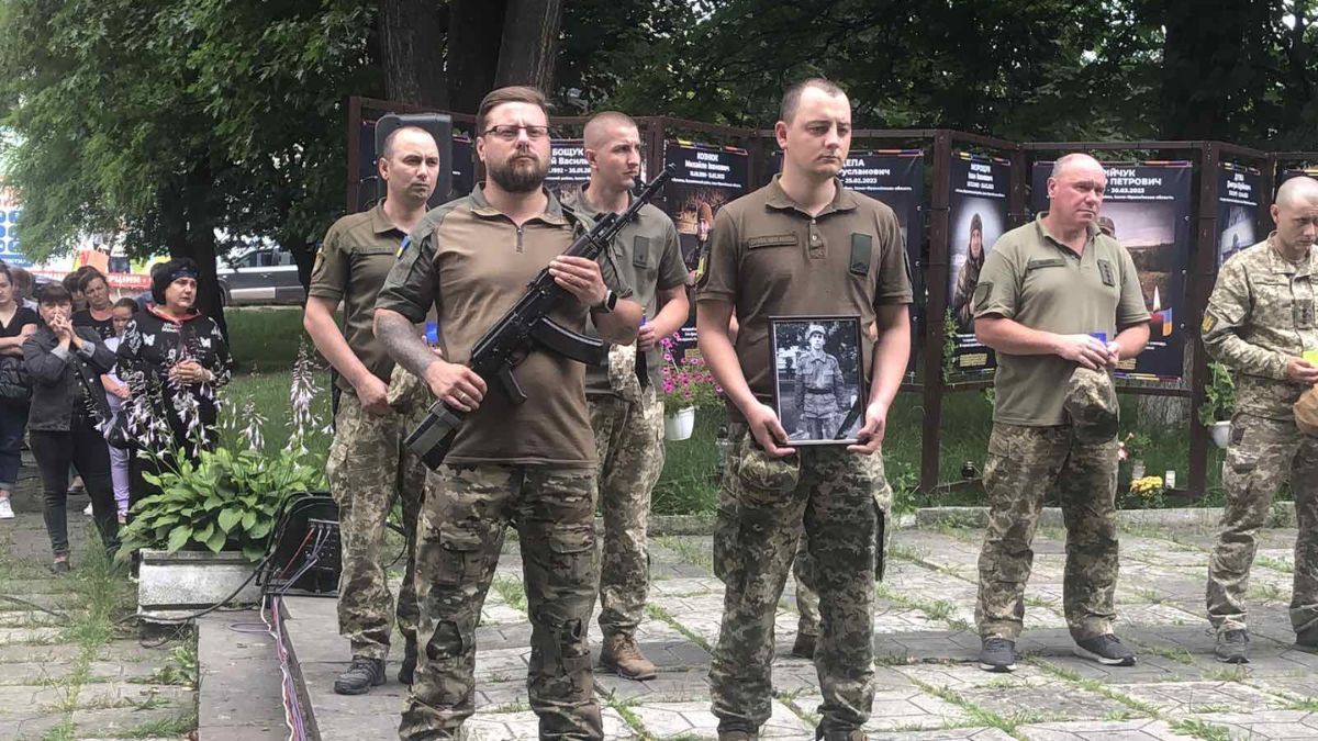 Верховинська громада зустріла полеглого Героя Юрія Дутчака 4