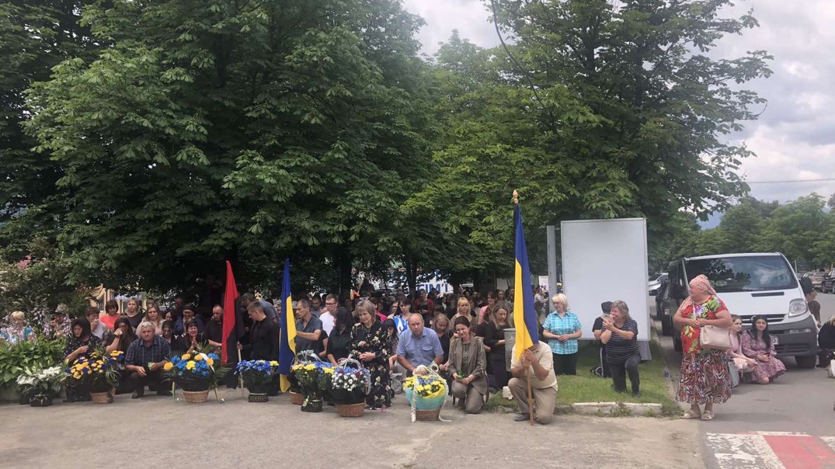 Верховинська громада зустріла полеглого Героя Юрія Дутчака 3
