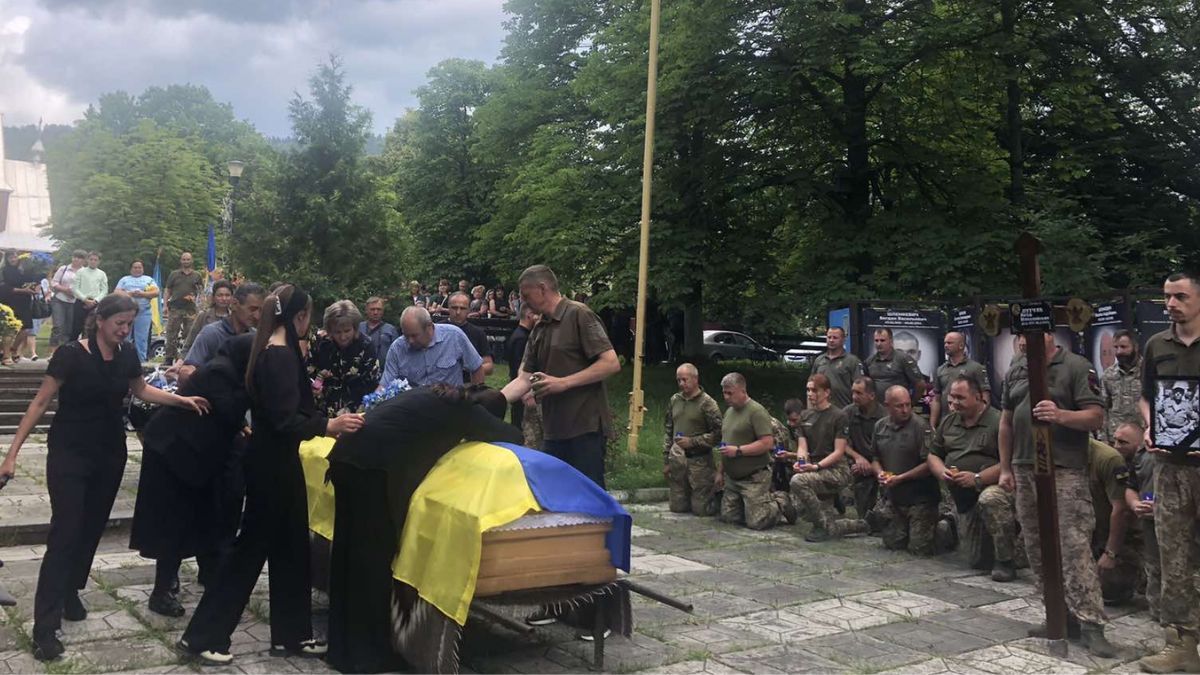 Верховинська громада зустріла полеглого Героя Юрія Дутчака 2