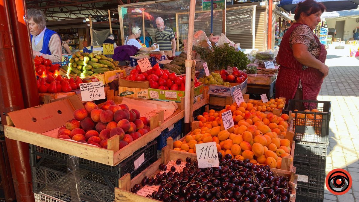 Скільки вартують сезонні фрукти на коломийському базарі 2