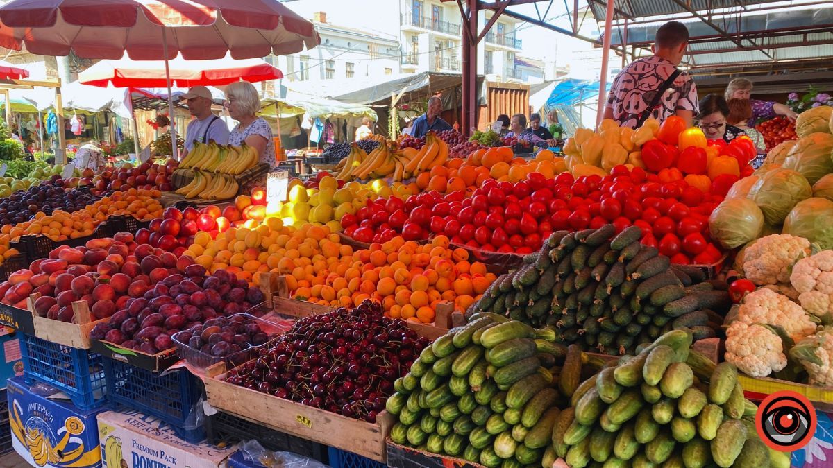 Скільки вартують сезонні фрукти на коломийському базарі 4