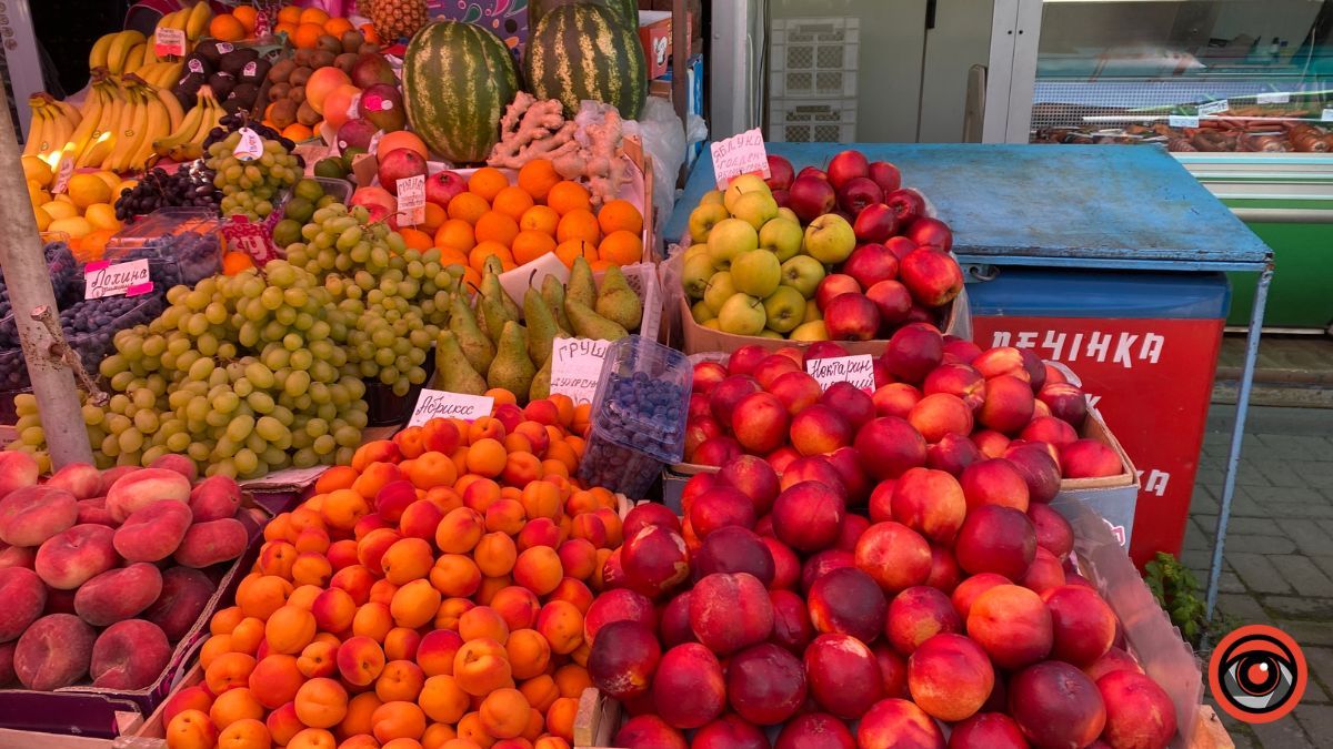 Скільки вартують сезонні фрукти на коломийському базарі 5
