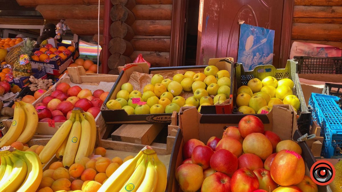 Скільки вартують сезонні фрукти на коломийському базарі 6