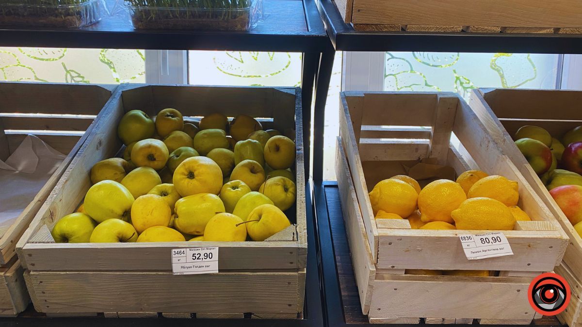 Скільки вартують сезонні фрукти на коломийському базарі 7