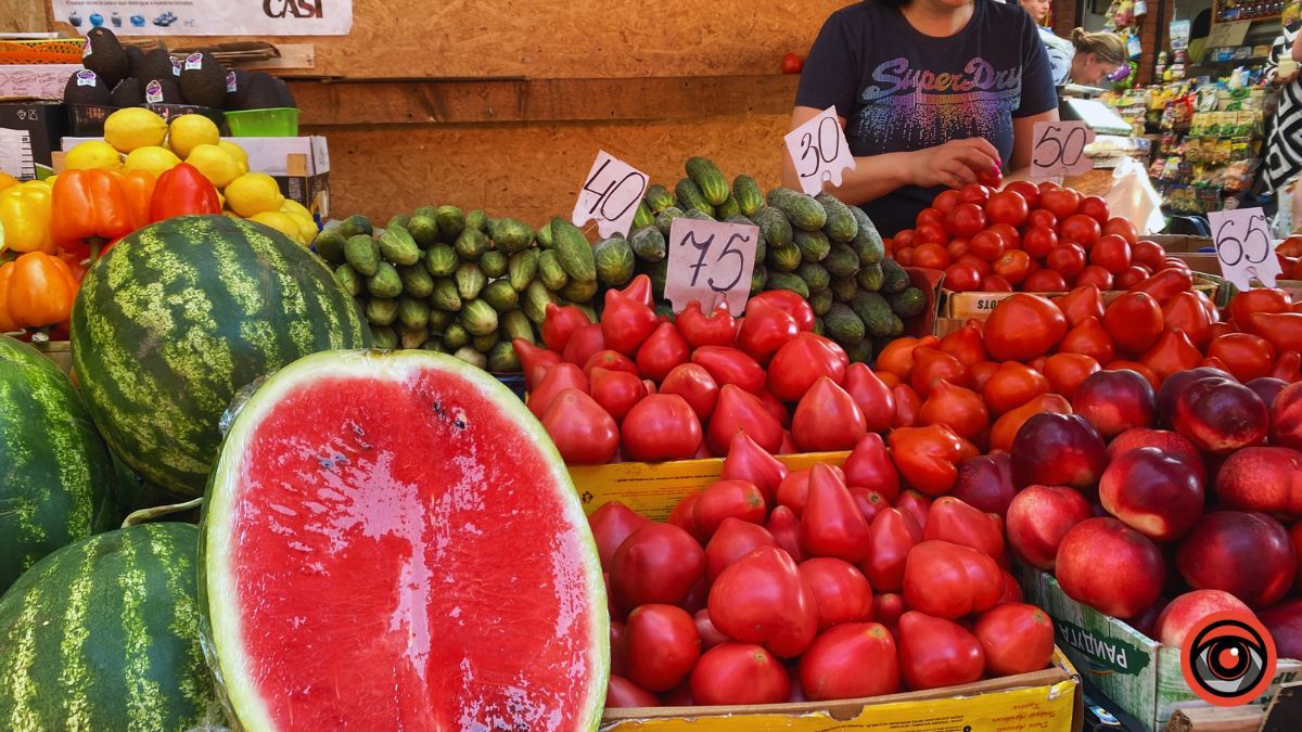 Скільки вартують сезонні фрукти на коломийському базарі 1