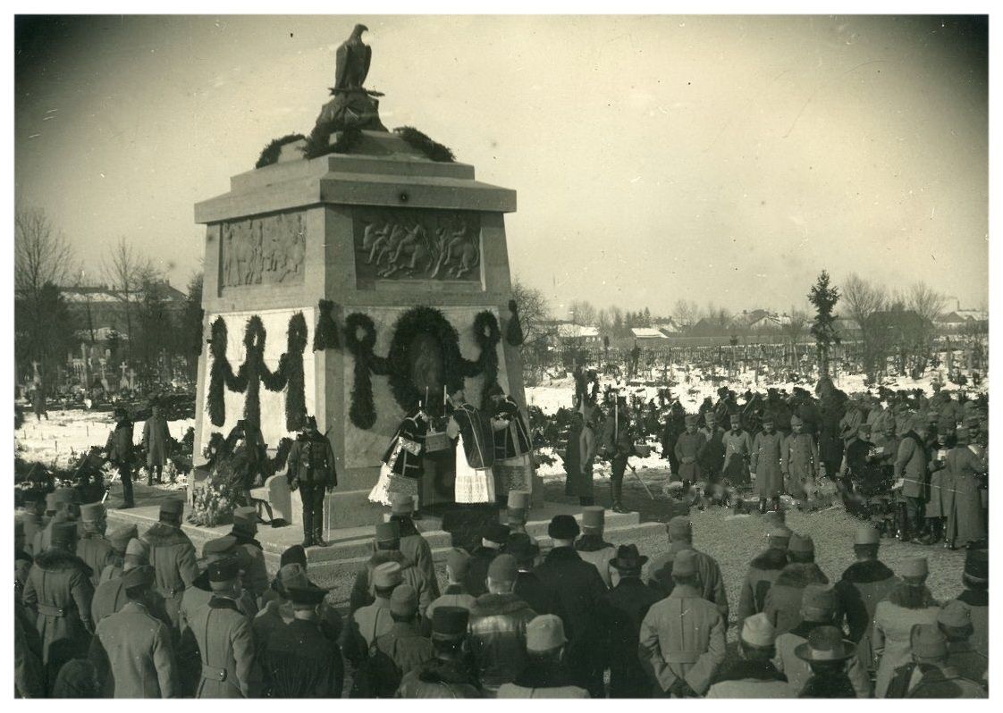 Грудень 1915 р.-січень 1916 р. Відкриття пам'ятника на військовому цвинтарі м. Коломиї.