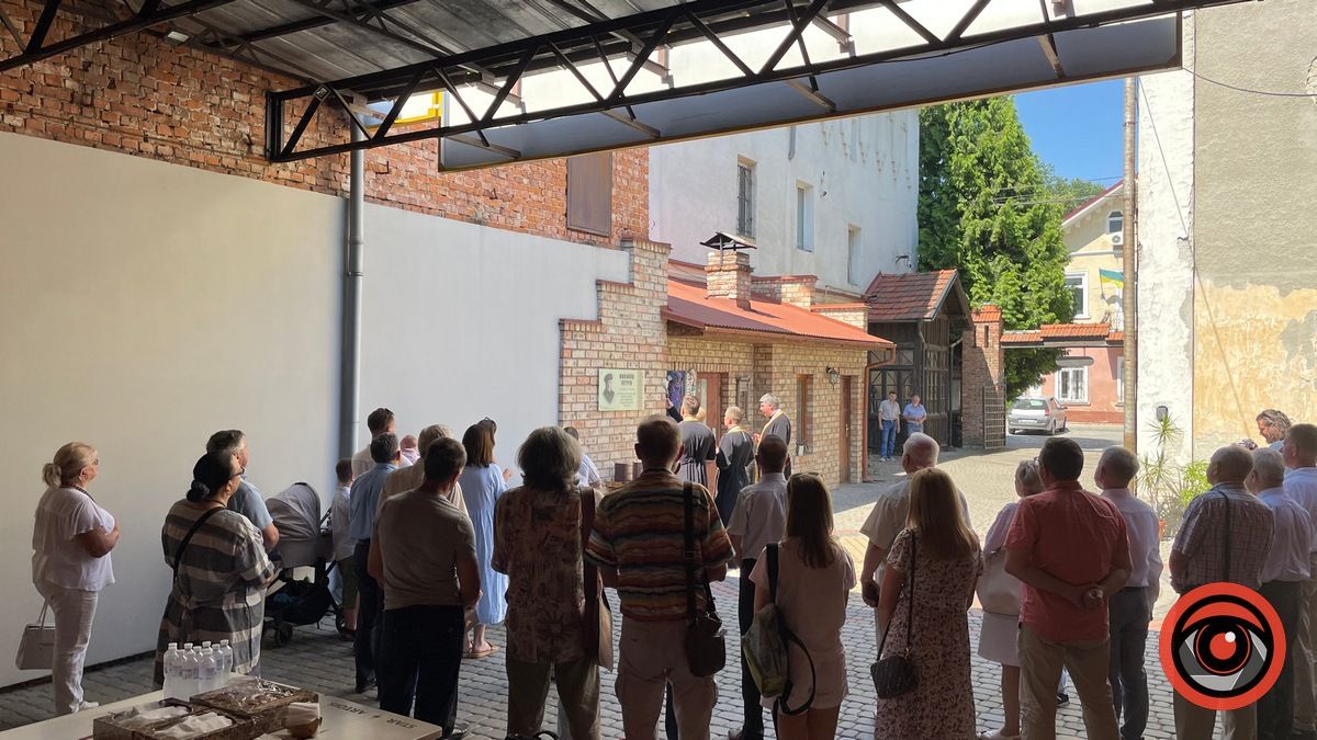 У Коломиї відкрили пам'ятну дошку відомому меценату Михайлу Петріву 4